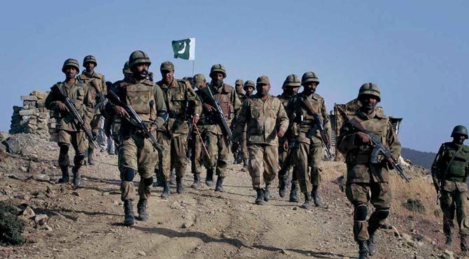 Pakistan'da Taliban operasyonu: 16 ölü