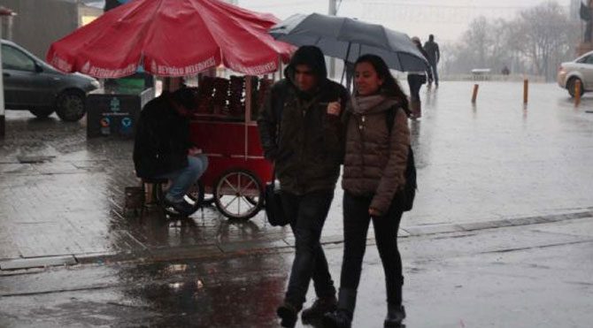 İstanbul'a beklenen yağmur geldi