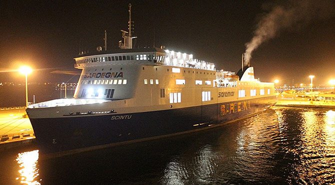 İtalyan feribotunda yangın çıktı