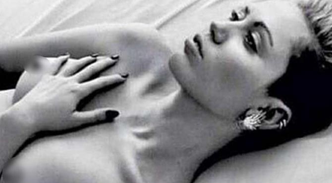 Miley Cyrus'tan Meme ucu protestosu