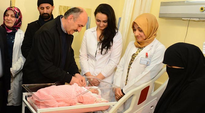 2015'in ilk bebeği 'Meryem Azra'