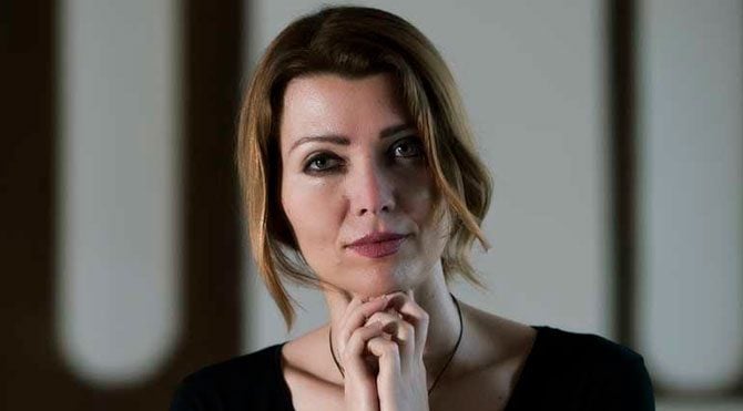 Elif Şafak'tan sert tweet