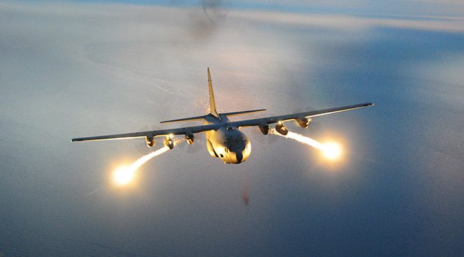 Libya jetleri Yunan tankerini vurdu