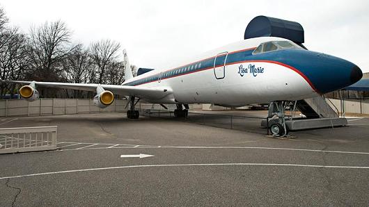 102306119-elvis-plane.530x298