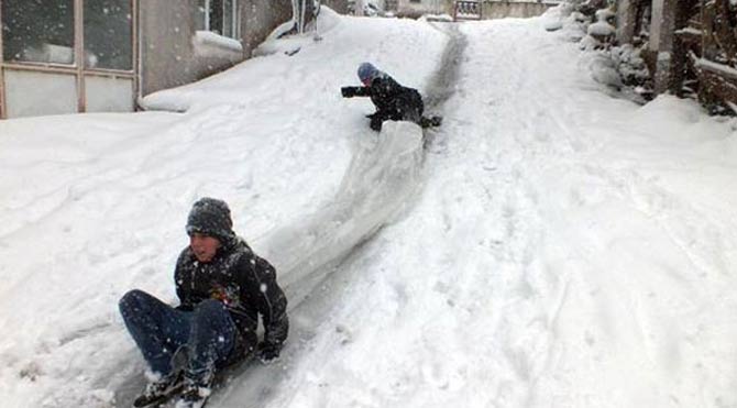 İstanbul'da kar yağmadı; ama okullar tatil oldu