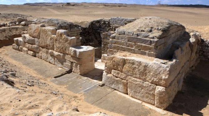 Mısır'da kraliçe mezarı bulundu