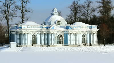 stock-footage-grotto-pavilion-and-tourists-taking-pictures-and-visiting-it-in-winter-in-pushkin-tsarskoye-selo