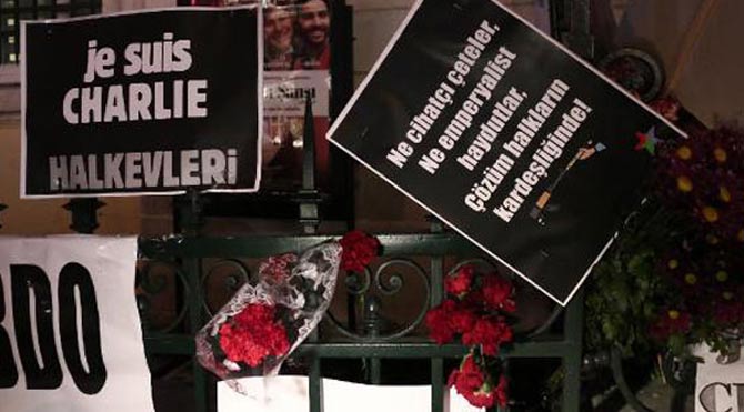 Taksim'de Paris katliamı protestosu!