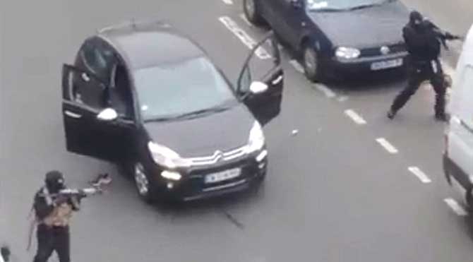 Charlie Hebdo saldırganlarının bulunduğu binaya operasyon