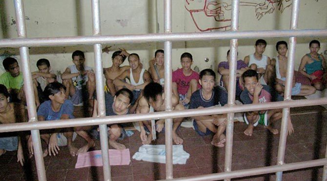 Papa ziyareti öncesi Filipinler'de sokak çocukları hücrelere konuldu