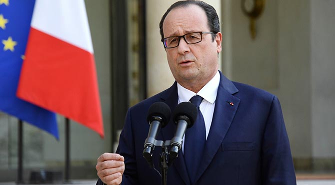 Hollande: Charlie Hebdo yeniden doğdu