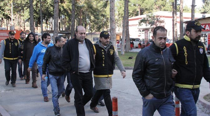 Siyasi parti binasına kumar operasyonu