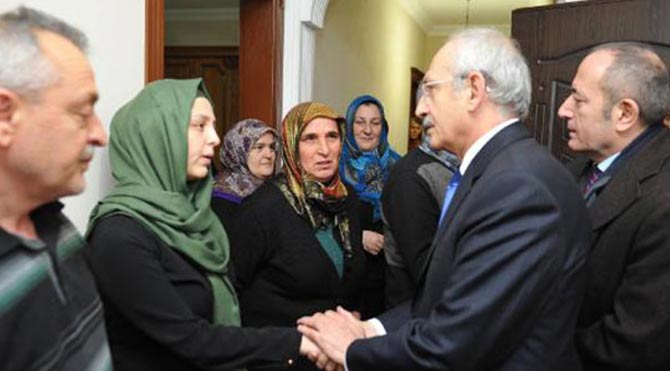 Kılıçdaroğlu, 'Sultanahmet şehidi'nin evinde!