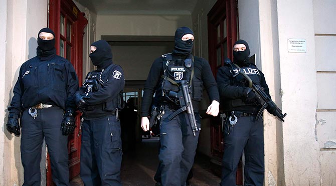 Almanya'daki terör operasyonunda 2 Türk'e gözaltı