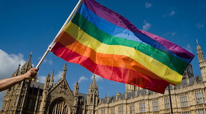 İngiltere'de eşcinsel okulu açılıyor