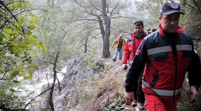 Kayıp turistler helikoptere işaret verdi!