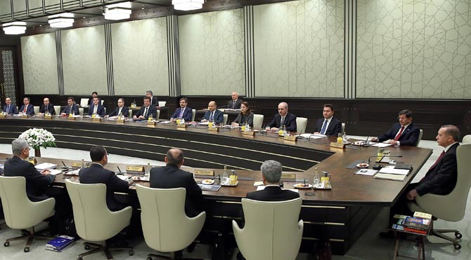 Ak Saray'daki toplantıda sürpriz isim!