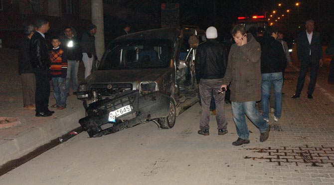 Ambulans kaza yaptı!