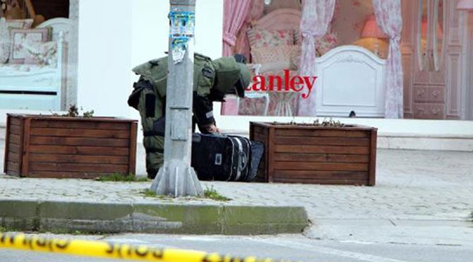 Kadıköy ve Maltepe'de şüpheli paket alarmı