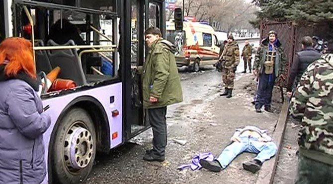Donetsk'te otobüs durağına saldırı: 13 ölü