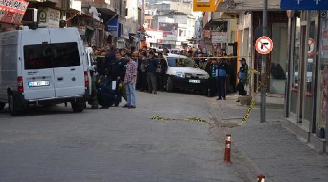 İşyeri önündeki kargo poşeti korkuttu