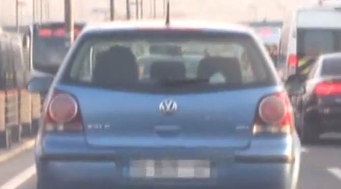 Trafikte makyaj kazası!