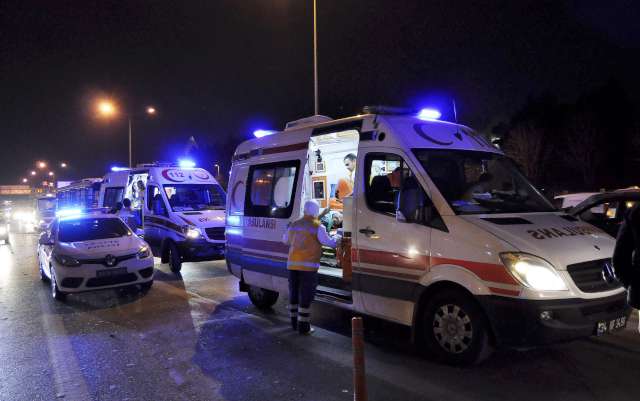 bayrampasada-zincirleme-trafik-kazasi-1i-agir-4-yarali_1873_dhaphoto18