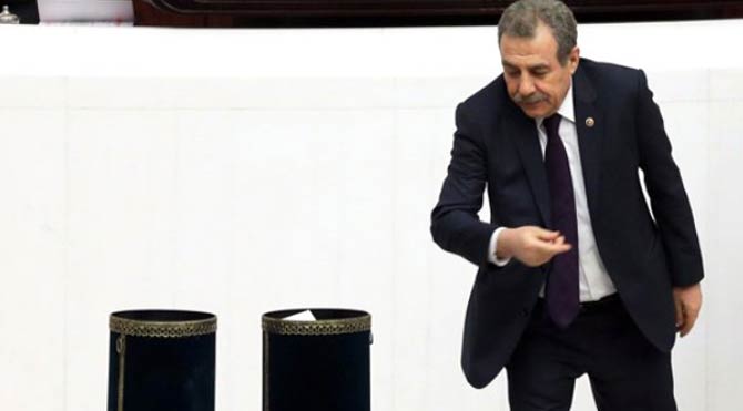 Üç eski bakan vekillik istiyor