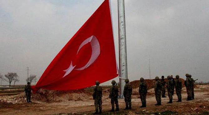 Sınıra dev Türk bayrağı