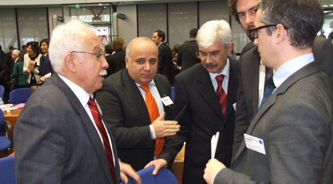Strasbourg'da Perinçek'e destek