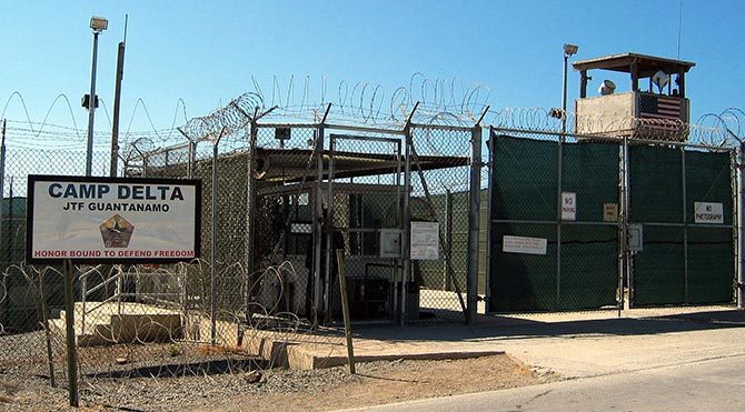 Küba, ABD'den Guantanamo'yu geri istedi
