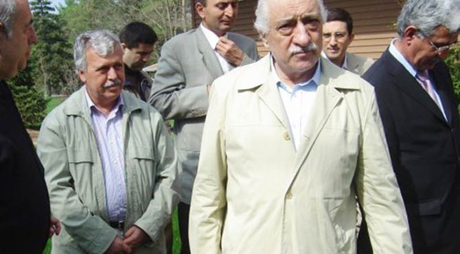 Gülerce'den Gülen'e 'insanların yakasını bırak' çağrısı