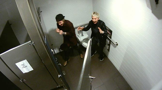 Justin Bieber tuvalette basıldı