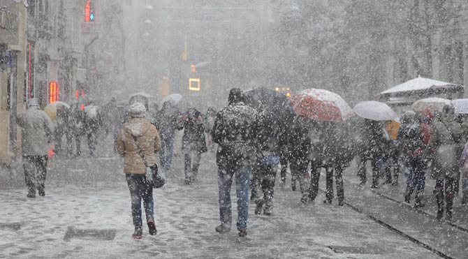 İstanbul'da kar can aldı: 1 ölü