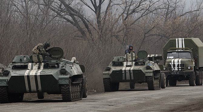 Ukrayna ordusu ağır silahlarını geri çekiyor
