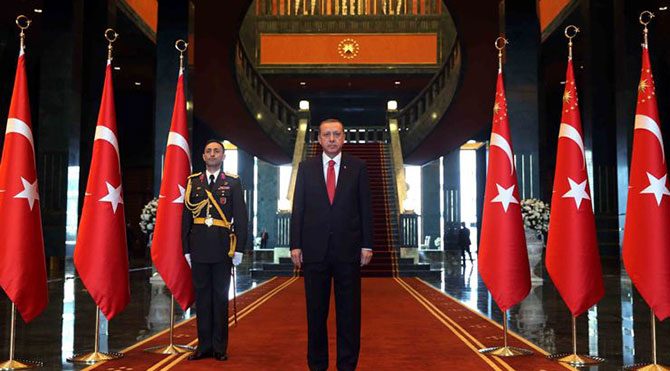 AKP'de tüzük değişikliği için sürpriz hamle