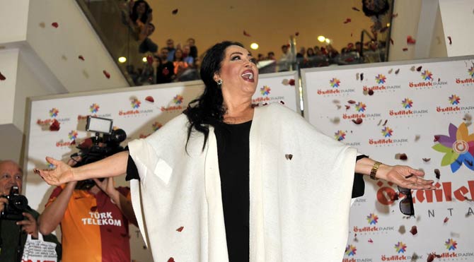 Türkan Sultan hiç şiddet gördü mü?