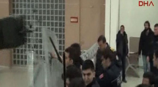 Adliye koridoru savaş alanına döndü 