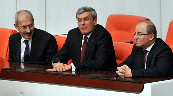 Yeni bakanlar yemin etti