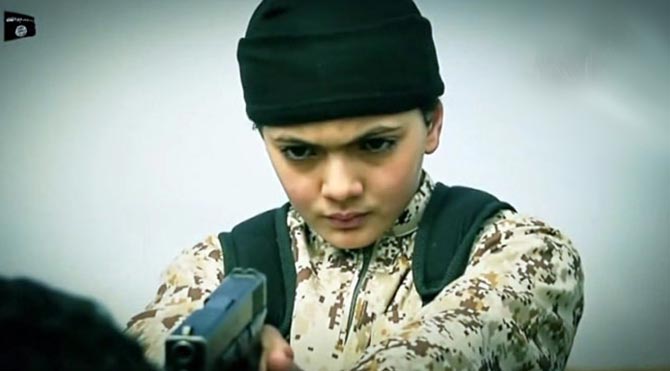 IŞİD, rehineyi 10 yaşındaki çocuğa infaz ettirdi