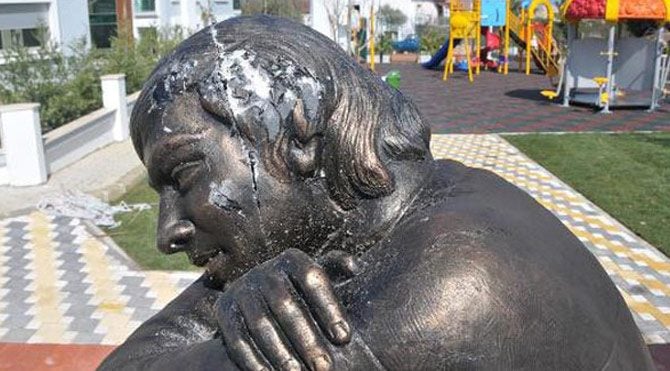 Berkin Elvan heykeline saldırı 