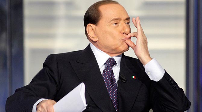 Berlusconi fuhuş davasında aklandı