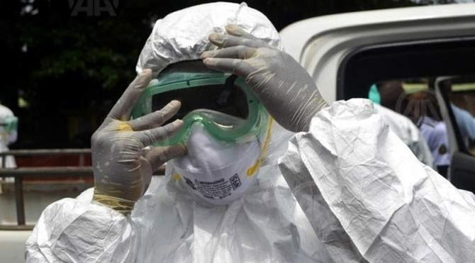 Ebola Batı Afrika'da 10 bin can aldı