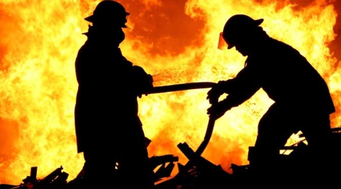 Plastik fabrikasında yangın      