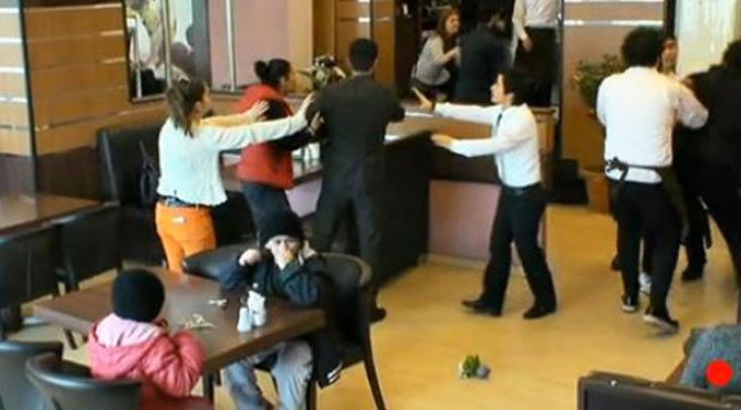 TRT programında oyunculara dayak!