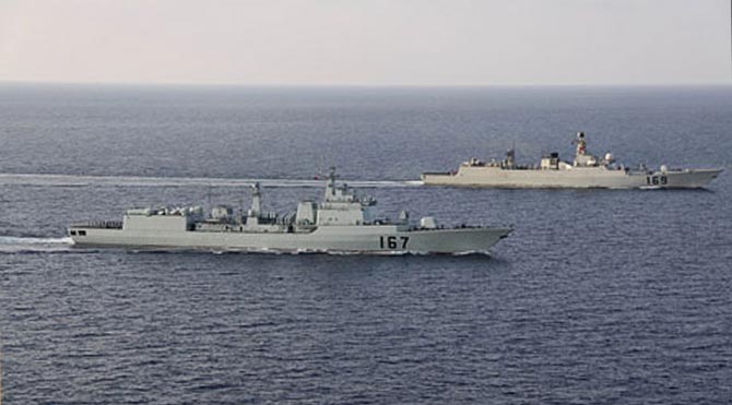 Çin savaş gemileri Aden Limanı'nda 