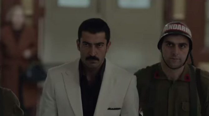 Karadayı 105. bölümde Mahir artık bir kabadayı olarak mahkemede Feride'nin karşısına çıkıyor.