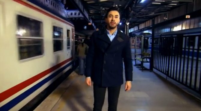 Tarık, Kocamın Ailesi 39. bölümde giden Güneş'in arkasından bakakalıyor.