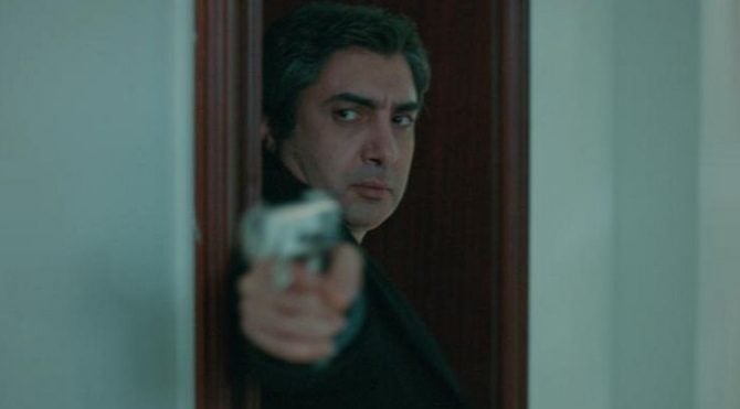 Kurtlar Vadisi Pusu 254. bölümde Polat, Yüce Majeste'nin peşinde...