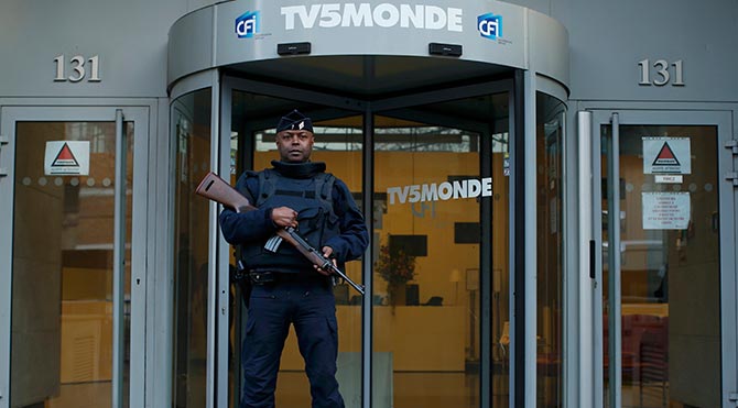 Fransa'da 11 TV kanalına siber 'IŞİD saldırısı'